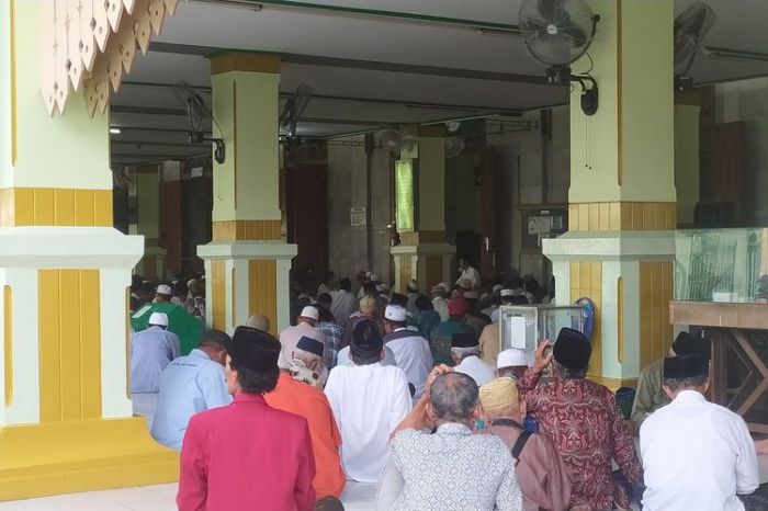 Perbedaan waktu adzan di berbagai masjid semarang 17 desember 2024