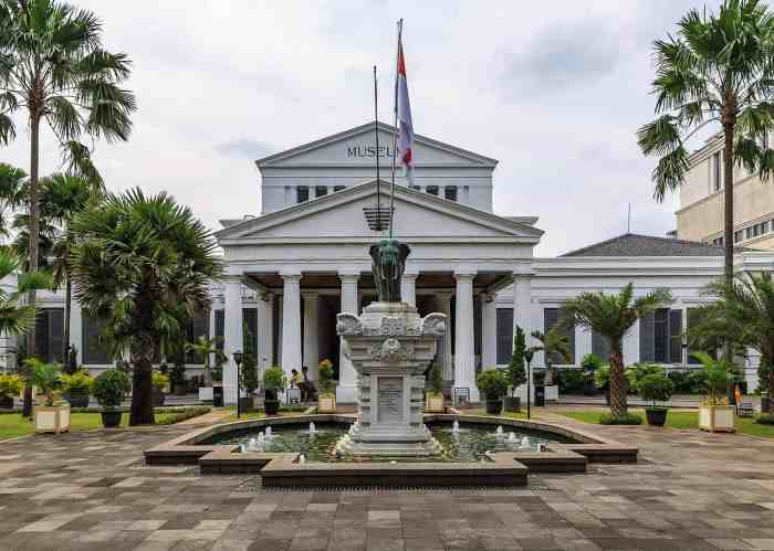 Koleksi benda bersejarah dan informasi tiket masuk Museum Nasional Indonesia