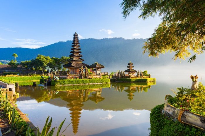 Bali tourist attractions top ulun danu pura planetware bratan