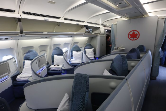 Review Air Canada kelas ekonomi jarak jauh pengalaman penumpang