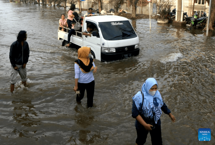 Air mancur menari banjir kanal barat semarang