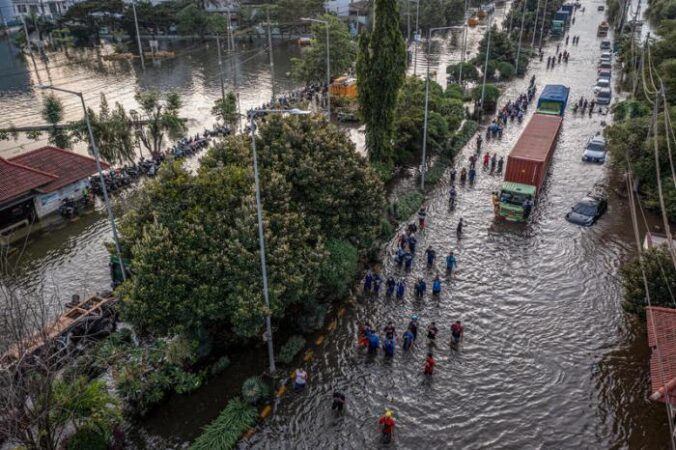 Flooding semarang demak tidal complexity analysis iklim perubahan anadolu tanda pergeseran musim sayung singgung singapura tanggung soal jawab residents inundated