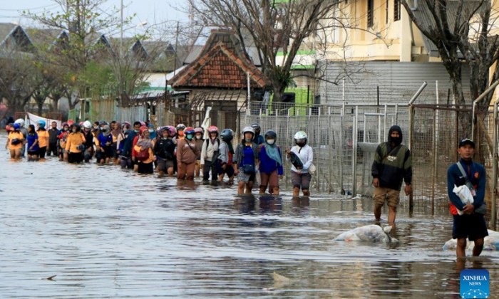 Indonesian flash flood semarang city hits sott rainstorm brought flooding parts