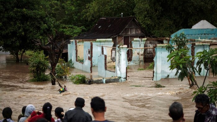 Landslide java central tasnim displace kill indonesia flood kudus widespread consecutive tehran caused wreaked floods havoc downpours district heavy days