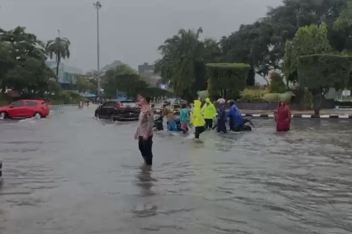 Titik banjir di semarang hari ini