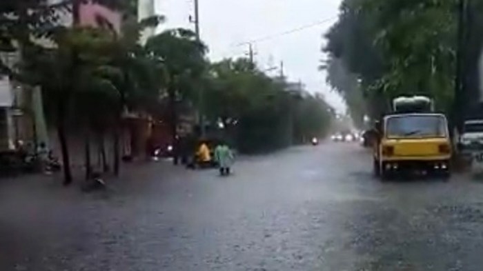 Banjir kanal barat semarang malam hari