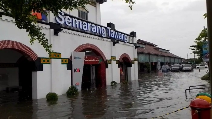 Akibat banjir di stasiun semarang