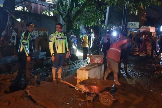 Banjir di kelurahan bandarharjo semarang utara