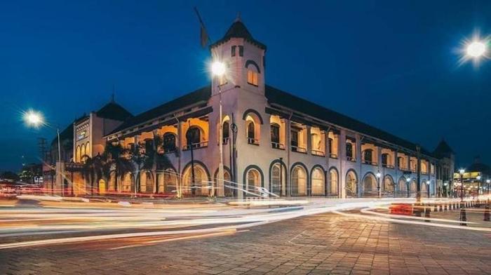 Rumah makan di kota lama semarang