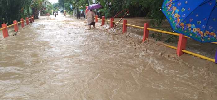 Air terjun sungai banjir kanal semarang