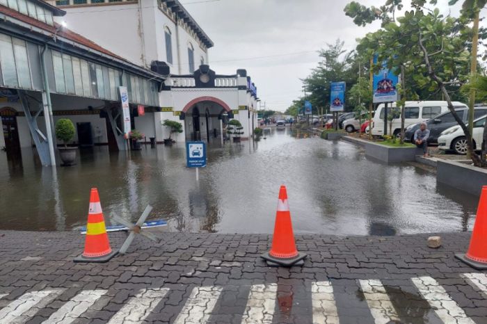 Banjir stasiun tawang semarang