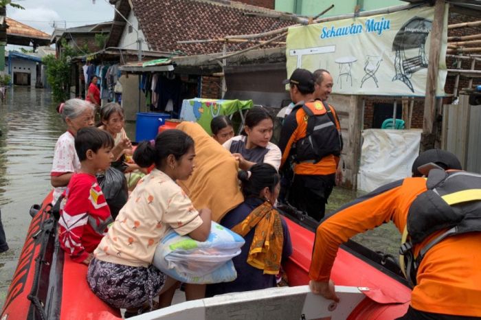 Banjir rob semarang hari ini