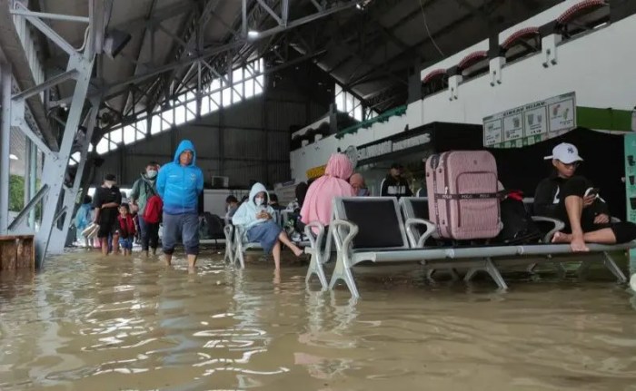 Apakah sering terjadi banjir rob perjalanan surabaya semarang