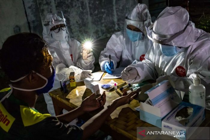 Semarang kelurahan kantor vaksinasi tengah pedurungan meninjau wali hendrar prihadi