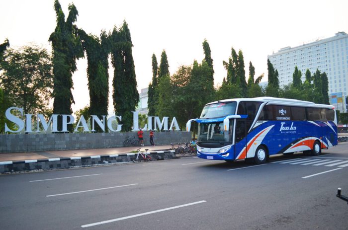 Cara naik bus wisata semarang