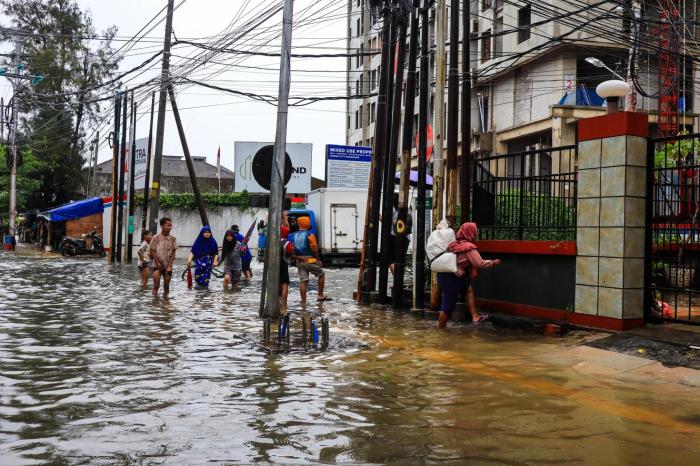 Indonesian flash flood semarang city hits sott rainstorm brought flooding parts