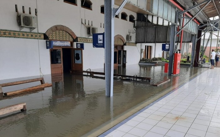 Stasiun tawang semarang banjir